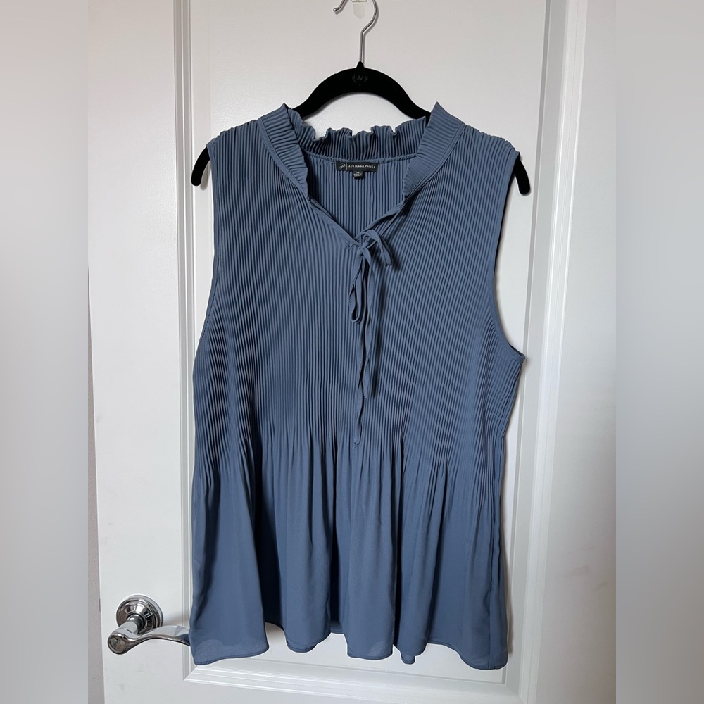 Adrianna Papell Top
Size XL